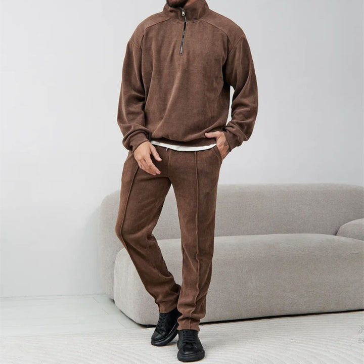 TWO-PIECE TRACKSUIT